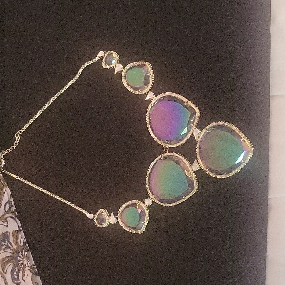 Beautiful necklace Clear stones